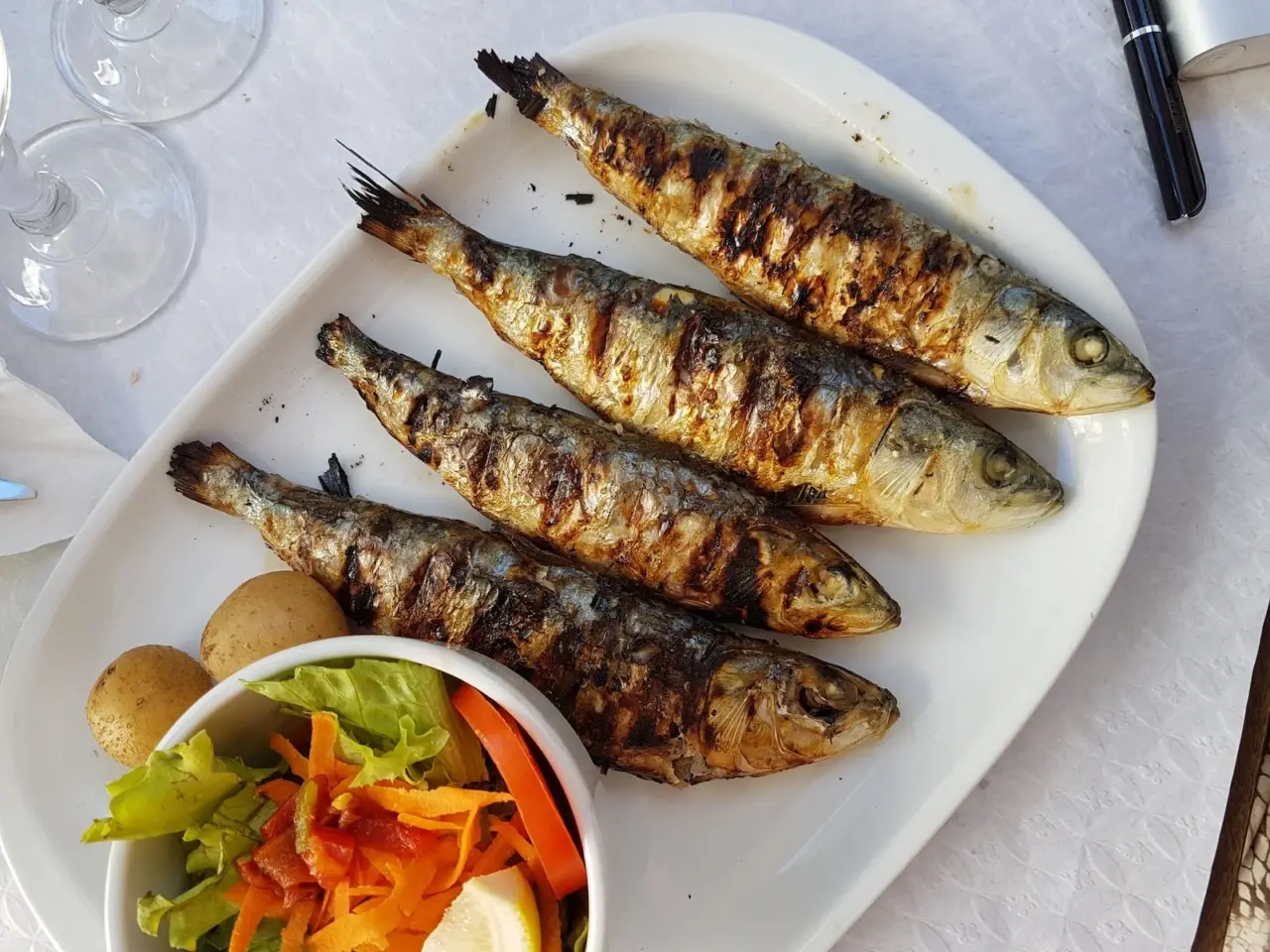 Come mangiare il pesce per ottenere il massimo beneficio Come mangiare il pesce per ottenere il massimo beneficio