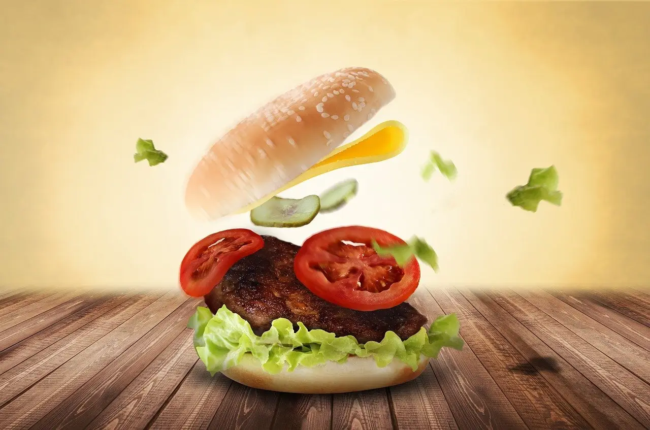 Allarme salmonella: ritirati gli hamburger di pollo dai supermercati, ecco cosa sapere Immagine selezionata