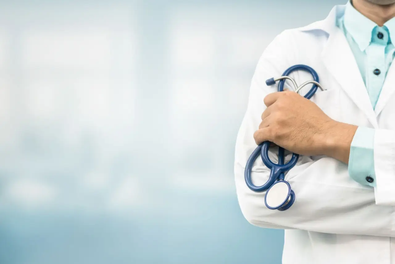 Radiato medico accusato di prescrizioni pericolose cosa emerge davvero Immagine selezionata