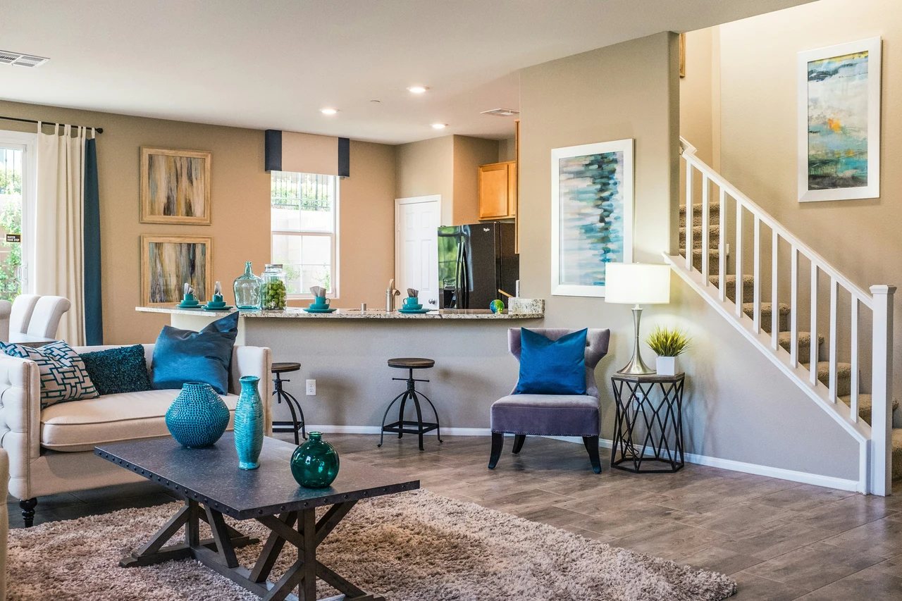 Il trucco degli interior designer per trasformare le pareti di casa senza usare quadri Immagine selezionata