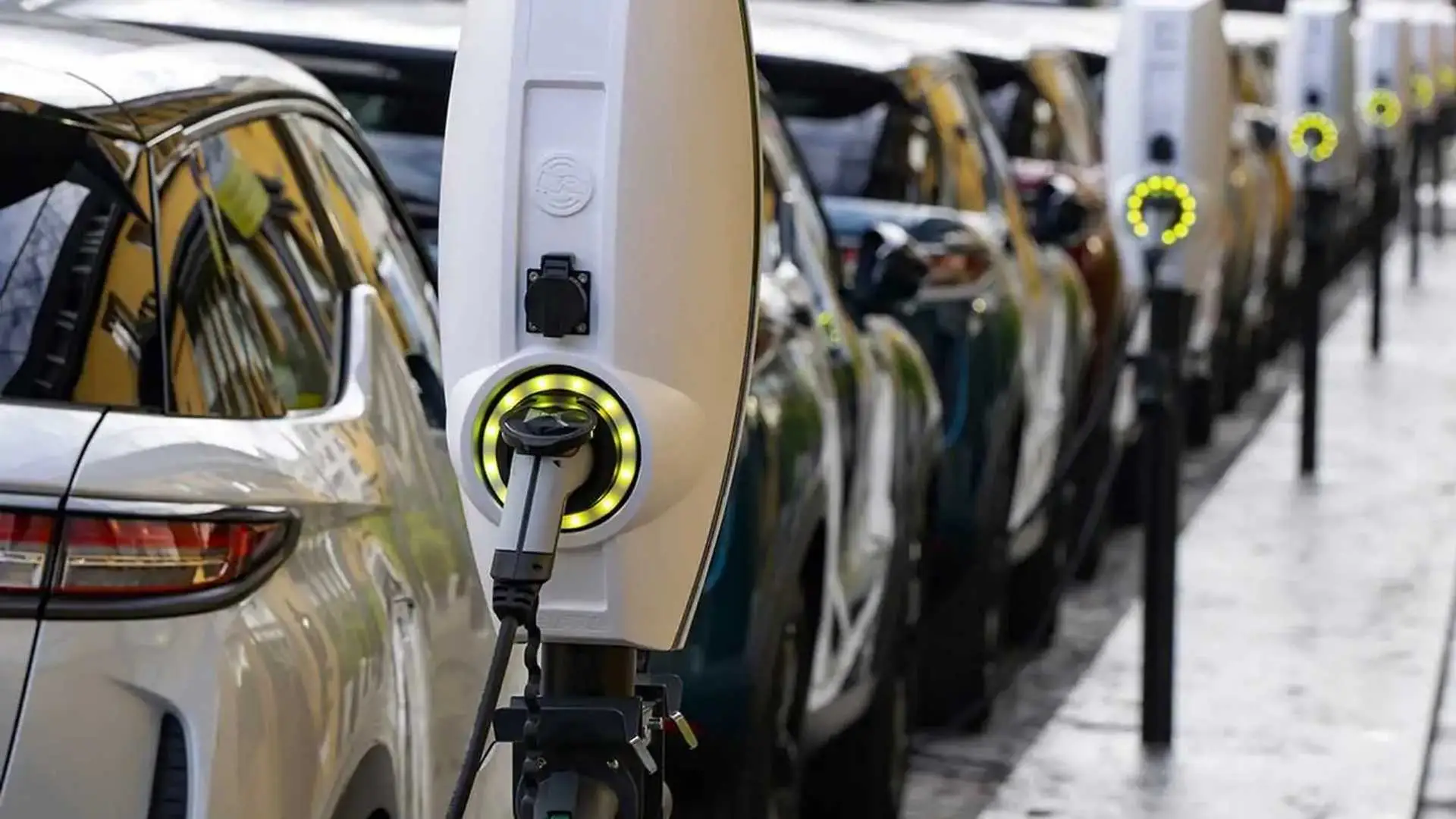 Richiamo urgente per Renault Captur e Dacia Duster: c'è il rischio incendio, controlla subito la tua auto Immagine selezionata