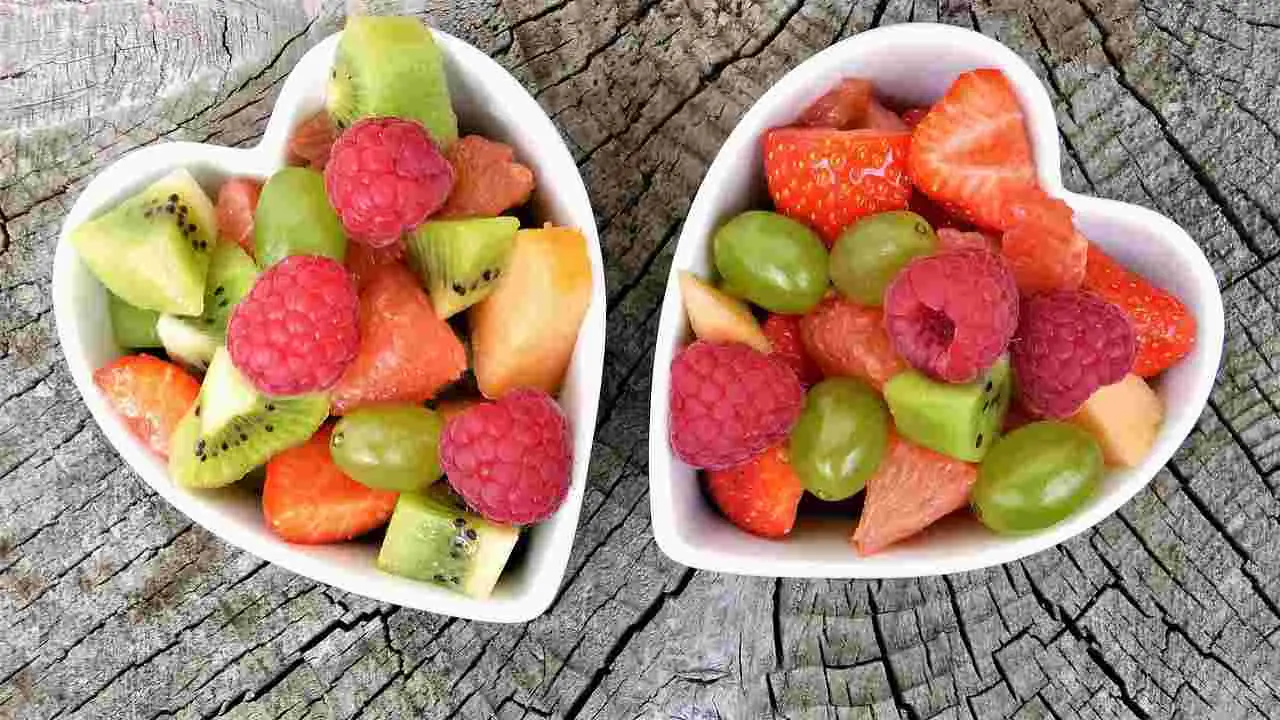 Mangiare frutta prima o dopo i pasti: ecco cosa succede alla digestione Immagine selezionata