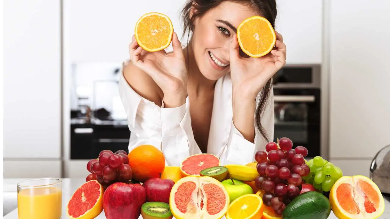 Mangiare frutta prima o dopo i pasti: ecco cosa succede alla digestione Immagine selezionata
