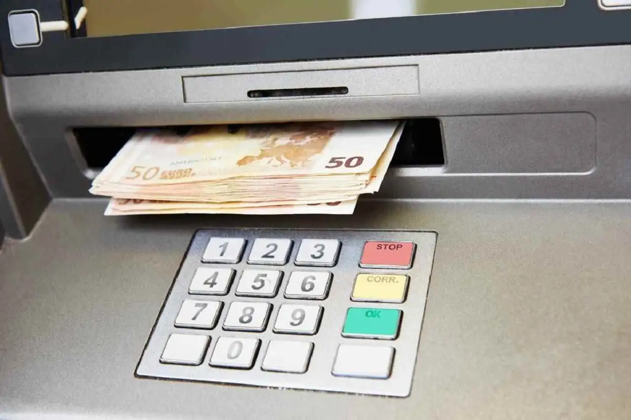Attenzione clienti: ecco il messaggio urgente della banca che non puoi ignorare Immagine selezionata