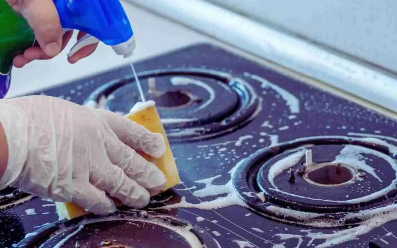 Come organizzare le pulizie di primavera in cucina: guida stanza per stanza Immagine selezionata