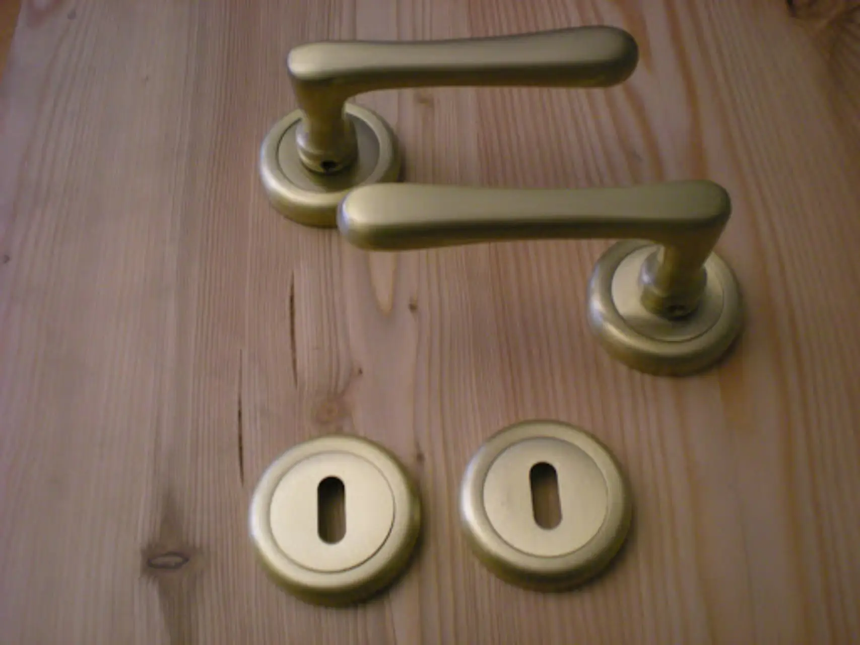 Come igienizzare le maniglie delle porte: ecco il metodo che funziona davvero Immagine selezionata