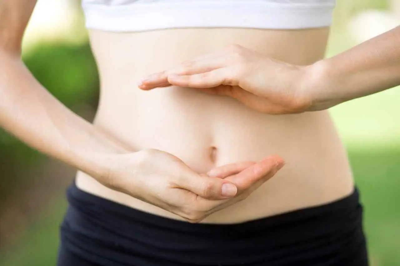 Bere troppa acqua ai pasti può ostacolare la digestione: ecco cosa succede Immagine selezionata