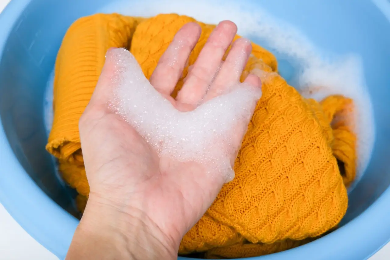Rendi il tuo maglione di lana morbido, come nuovo, con un semplice metodo fai da te in 5 minuti Immagine selezionata