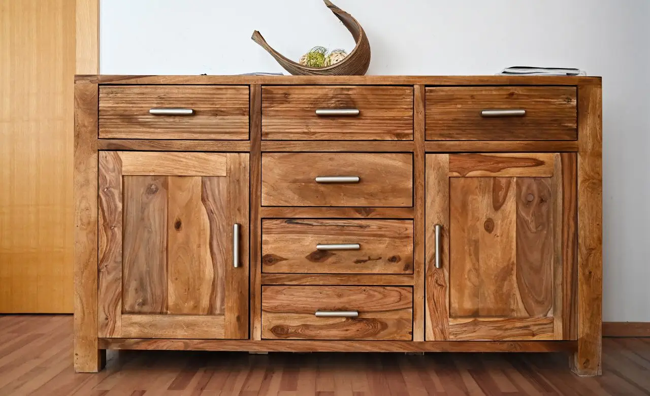 Come eliminare le macchie d’acqua dai mobili di legno Come eliminare le macchie d’acqua dai mobili di legno