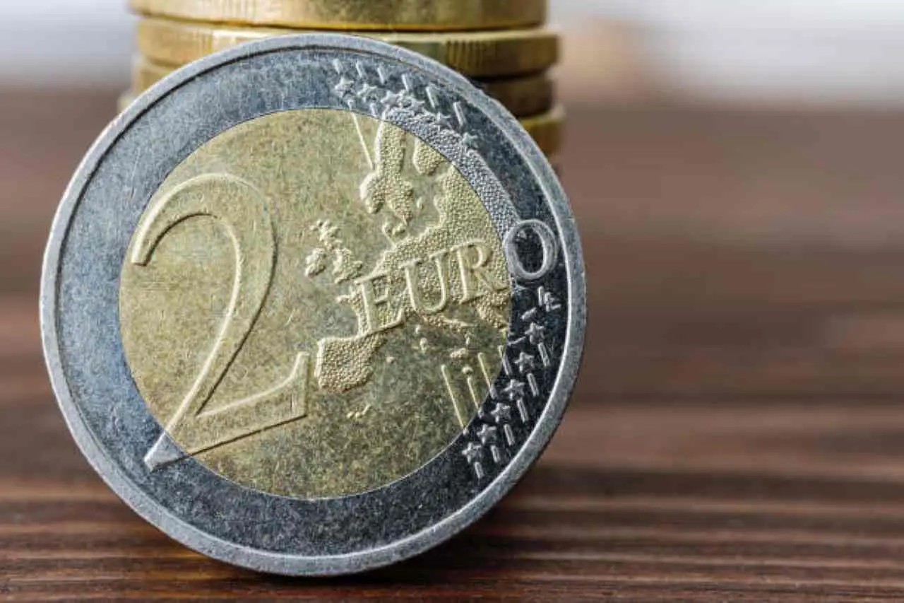 Attenzione a questa moneta da 2 euro: se ha questo segno vale centinaia Attenzione a questa moneta da 2 euro: se ha questo segno vale centinaia